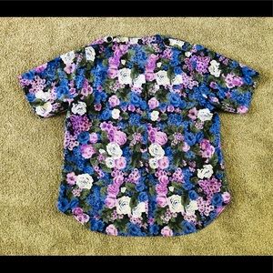 Gold & Diamond Floral Vintage Blouse Top Sz L
Chic Vintage Lightweight